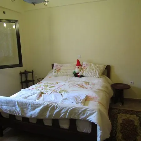 Ανάμεσα Στα Έλατα בית נופש Agia Varvara (Akrata)