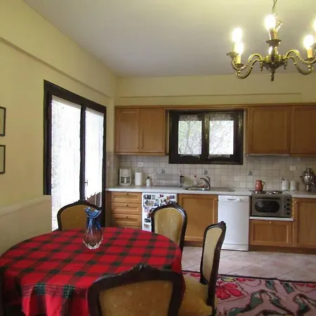 Ανάμεσα στα Έλατα Ferienhaus Agia Varvara (Akrata)