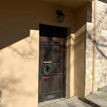 Ανάμεσα στα Έλατα