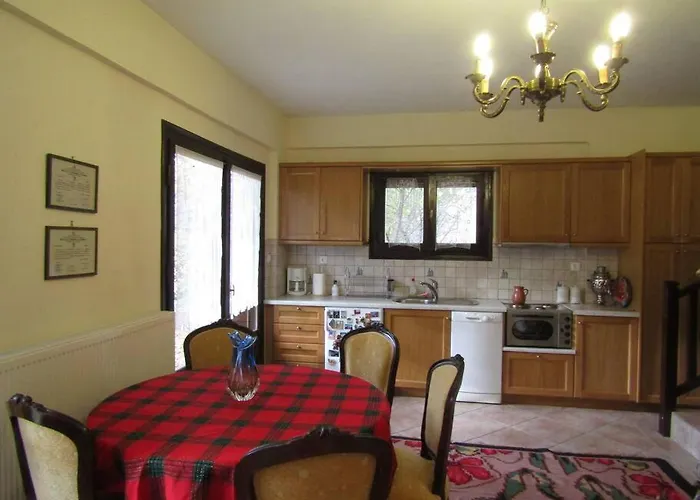 Ανάμεσα Στα Έλατα Сasa de vacaciones Agia Varvara (Akrata)