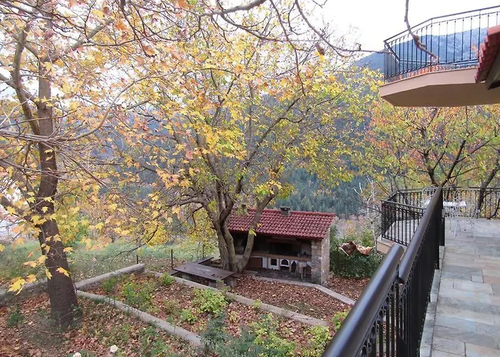 Ανάμεσα Στα Έλατα *