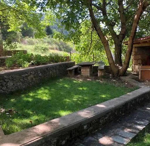 Σπίτι διακοπών ανάμεσα στα έλατα *